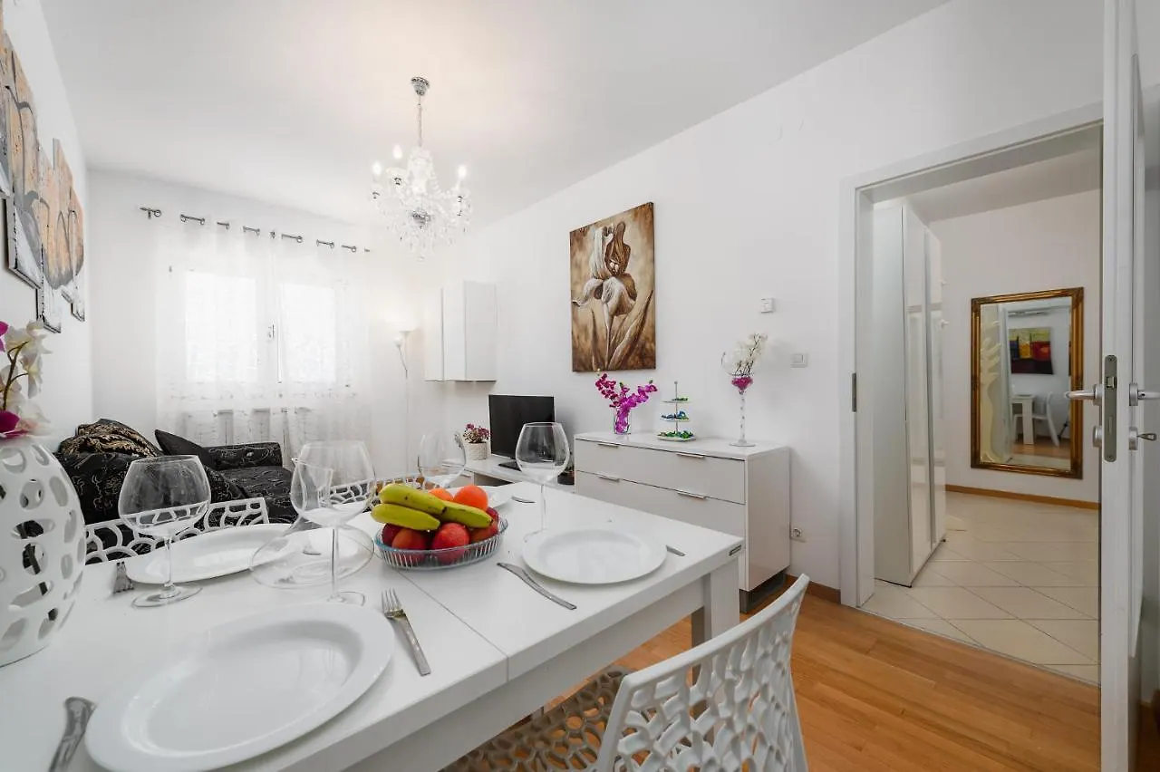 Apartment Pula City Centre, Modern App 2+2, Free Parking Croatia