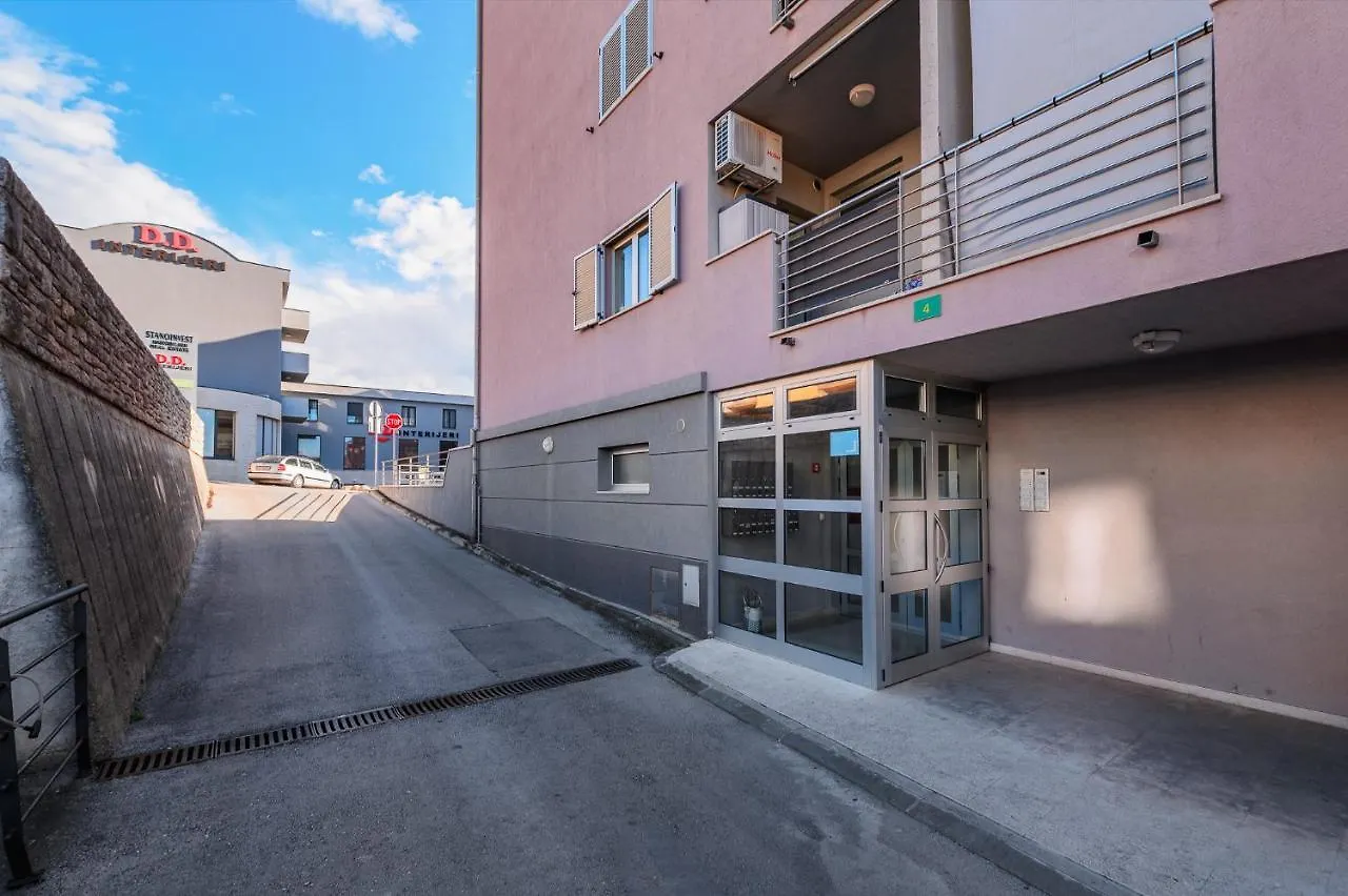 Pula City Centre, Modern App 2+2, Free Parking
