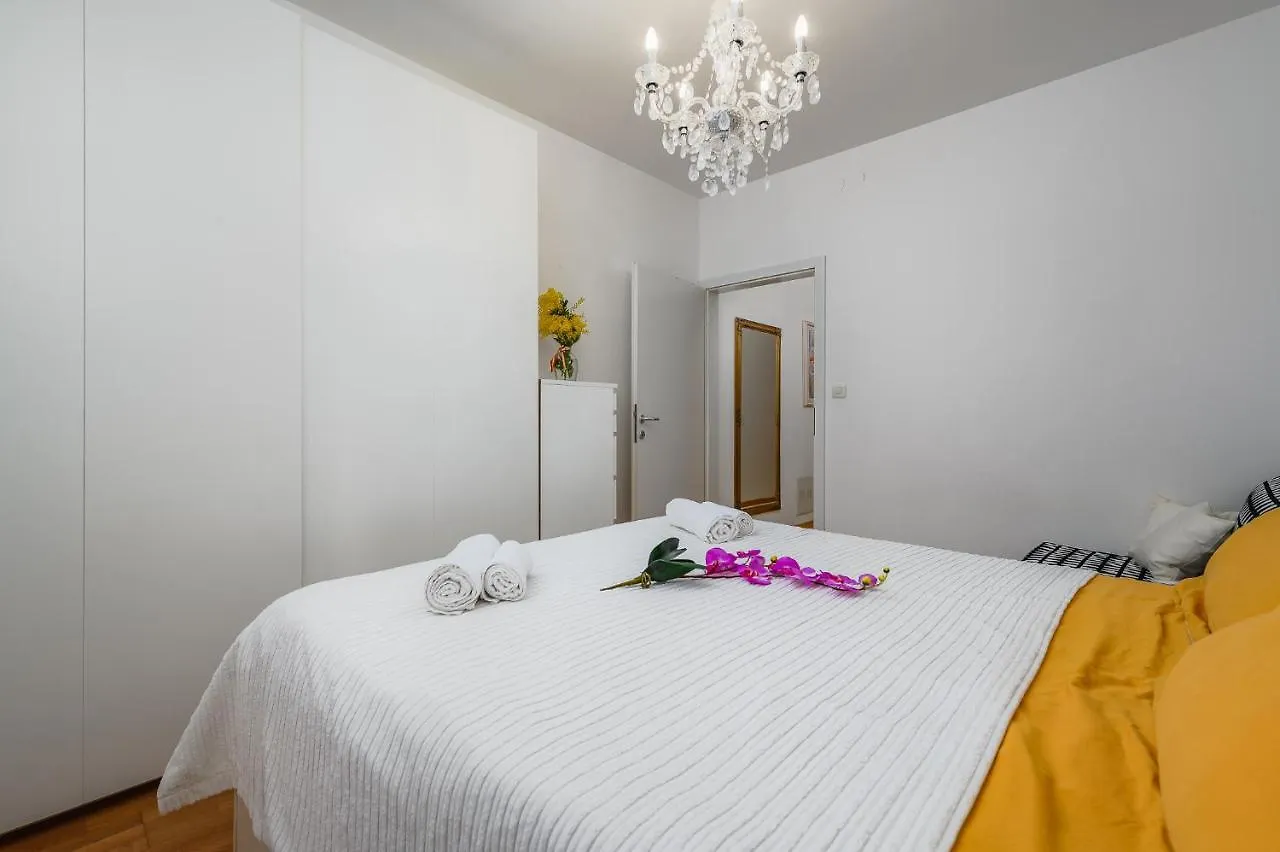 Pula City Centre, Modern App 2+2, Free Parking Apartment