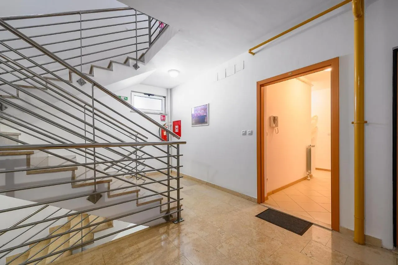Pula City Centre, Modern App 2+2, Free Parking 0*,