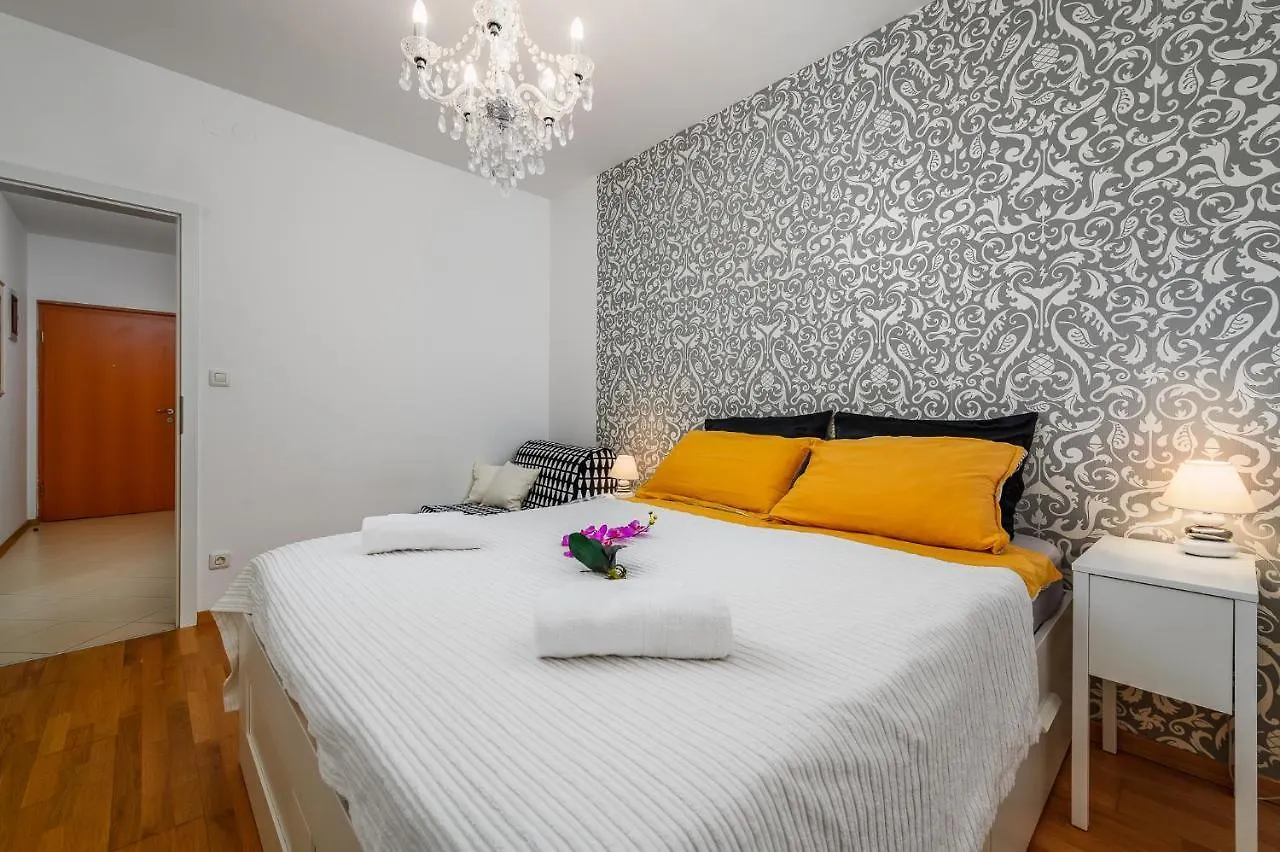 Pula City Centre, Modern App 2+2, Free Parking
