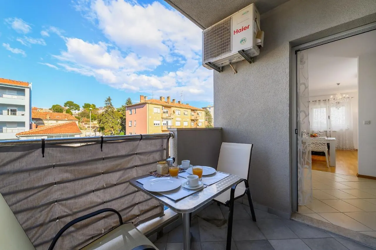Pula City Centre, Modern App 2+2, Free Parking 0*,